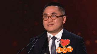 据外媒报道，亨利·卡维尔将加盟传奇影业出品的新片《女福尔摩斯》（暂译），影片由在热门美剧《怪奇物语》中扮演“小11”，现年15岁的米莉·波比·布朗 超人亨利·卡维尔变魔都程序猿 防静电服魅力难挡 2016-04-01 热映好莱坞大片《蝙蝠侠大战超人:正义黎明》中的超人亨利·卡维尔来到魔都上海！